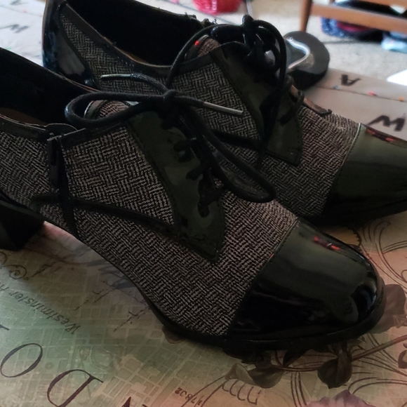 Shoes - Vintage classic pumps (price firm)